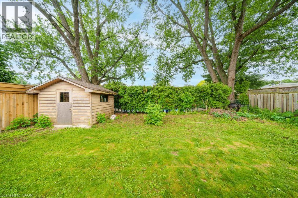 662 Montego Crescent Property Photo 44