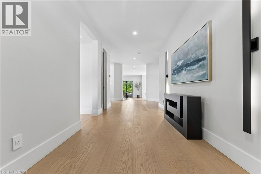 95 Pondcliffe Drive Property Photo 12