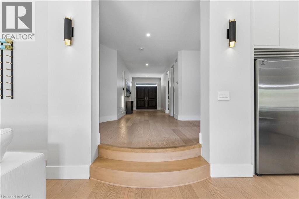 95 Pondcliffe Drive Property Photo 13