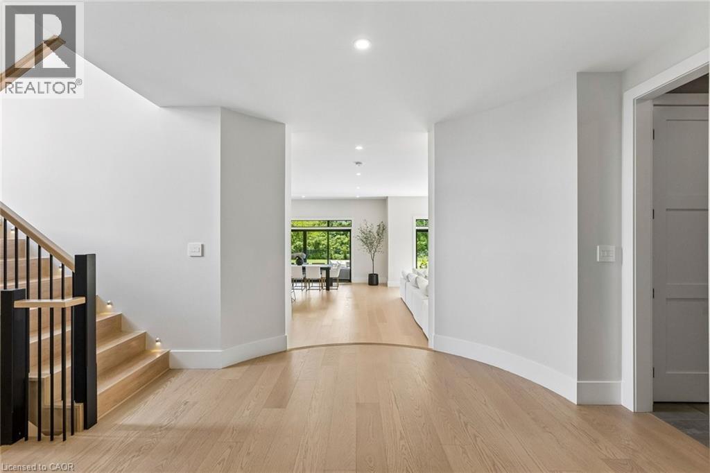 95 Pondcliffe Drive Property Photo 14