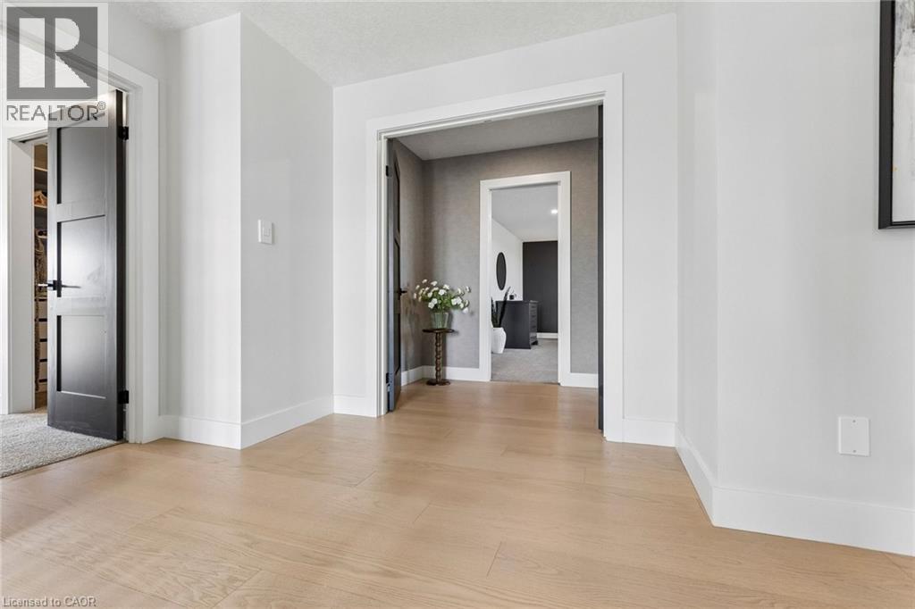 95 Pondcliffe Drive Property Photo 22