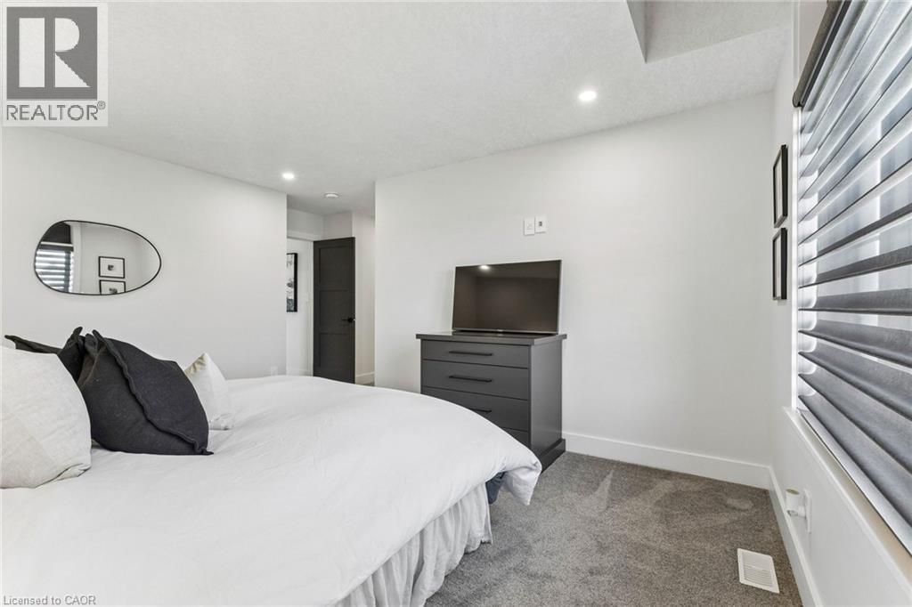 95 Pondcliffe Drive Property Photo 39