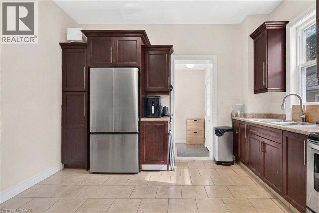 221 Grand River Avenue Property Photo 7