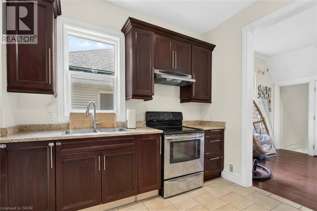 221 Grand River Avenue Property Photo 8