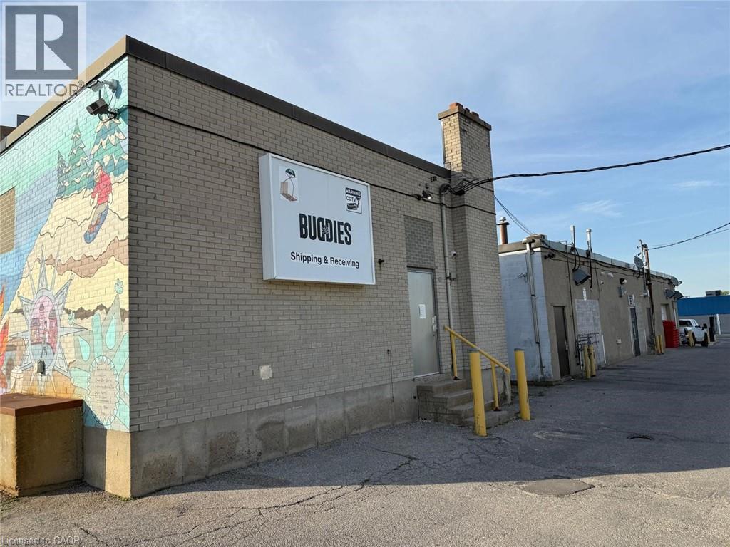 25 University Avenue E Property Photo 13