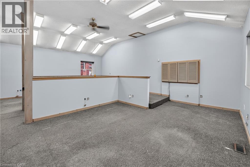 75 Young Street Property Photo 4