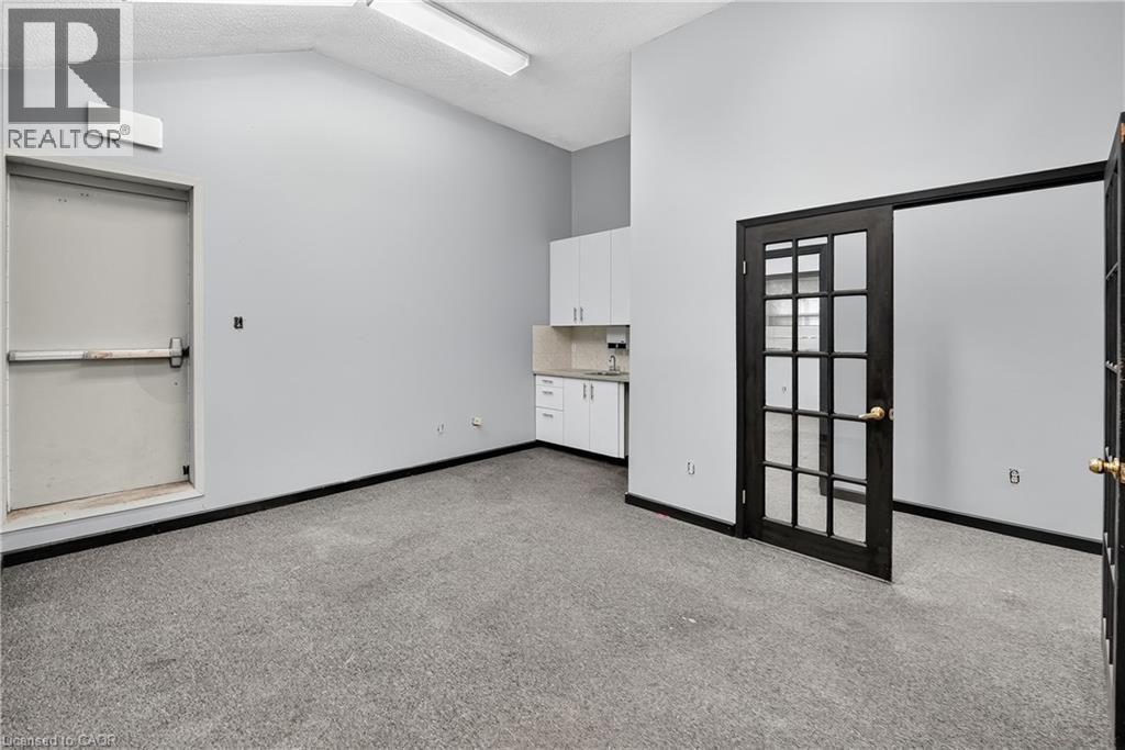 75 Young Street Property Photo 12