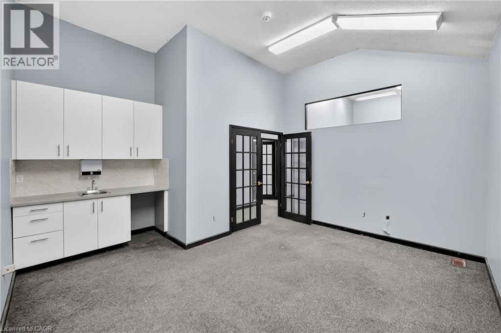 75 Young Street Property Photo 13