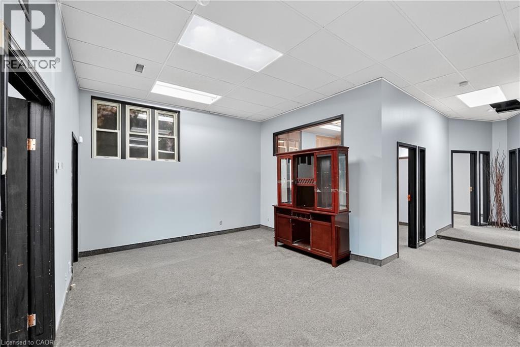 75 Young Street Property Photo 16