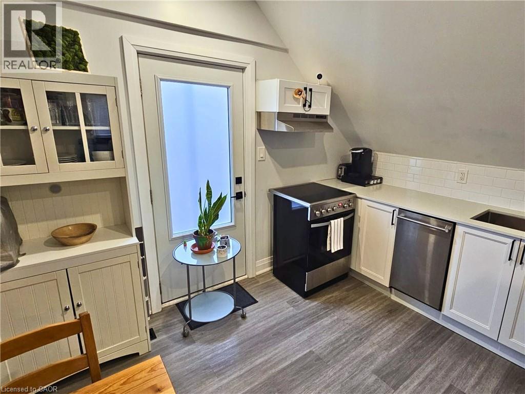 536 Cannon Street E Property Photo 35