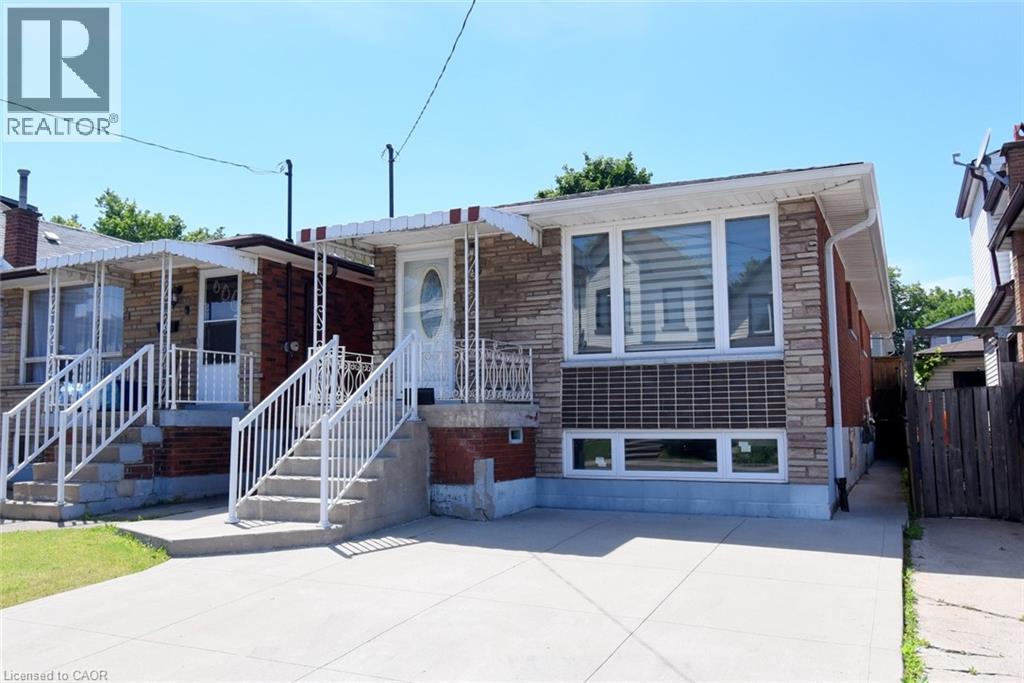 185 Rosslyn Avenue N Property Photo 1