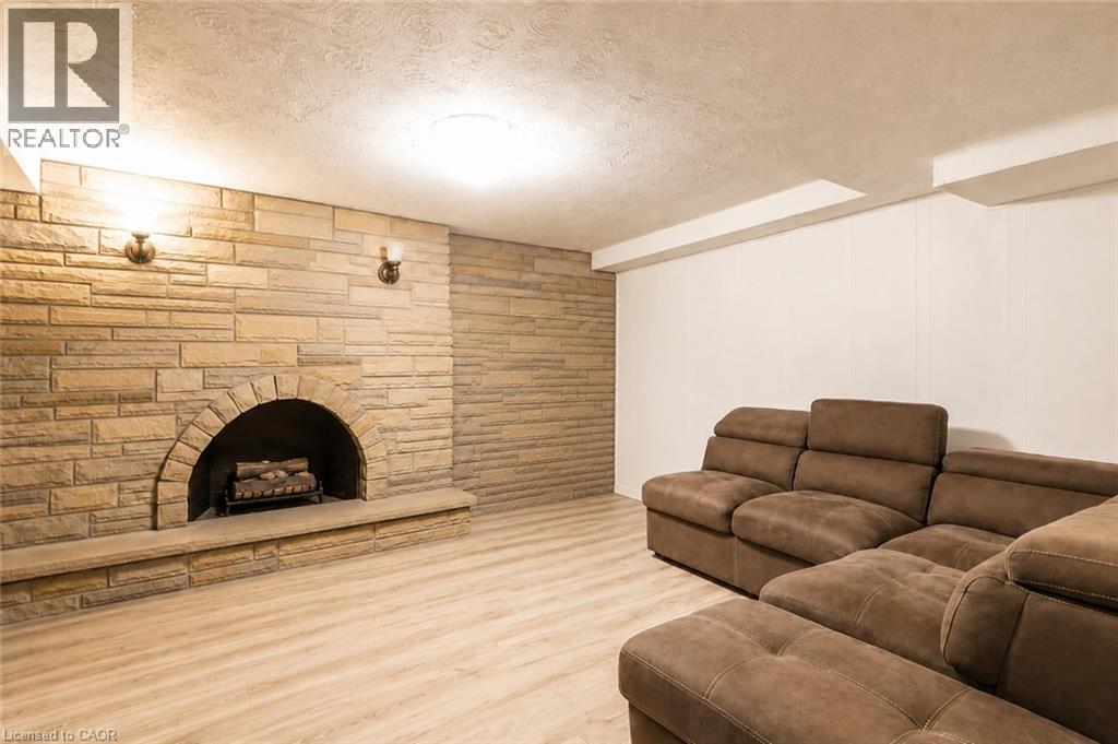 404 Queenston Road Property Photo 5