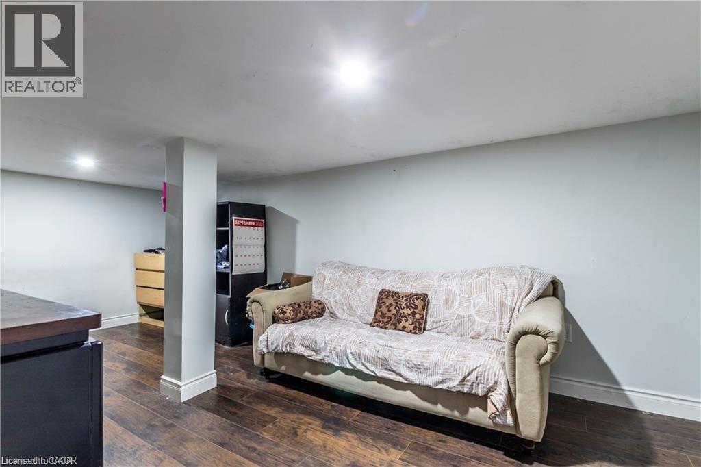 404 Queenston Road Property Photo 6