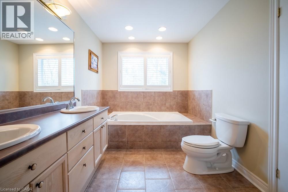 8 Sophie Court Property Photo 28