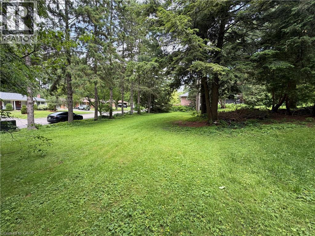 154 Mccall Crescent Property Photo 2
