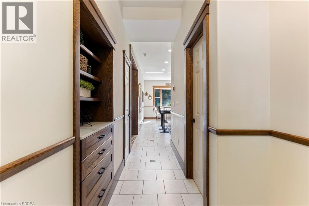 182 Governors Road E Property Photo 10
