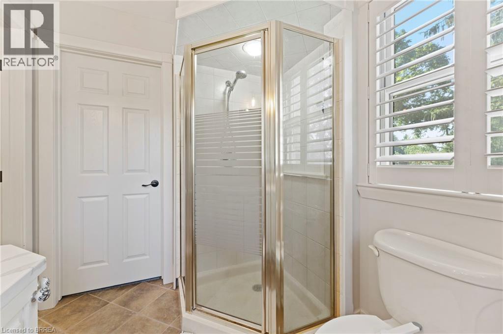 182 Governors Road E Property Photo 15