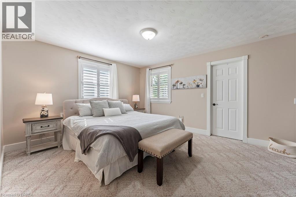 182 Governors Road E Property Photo 19