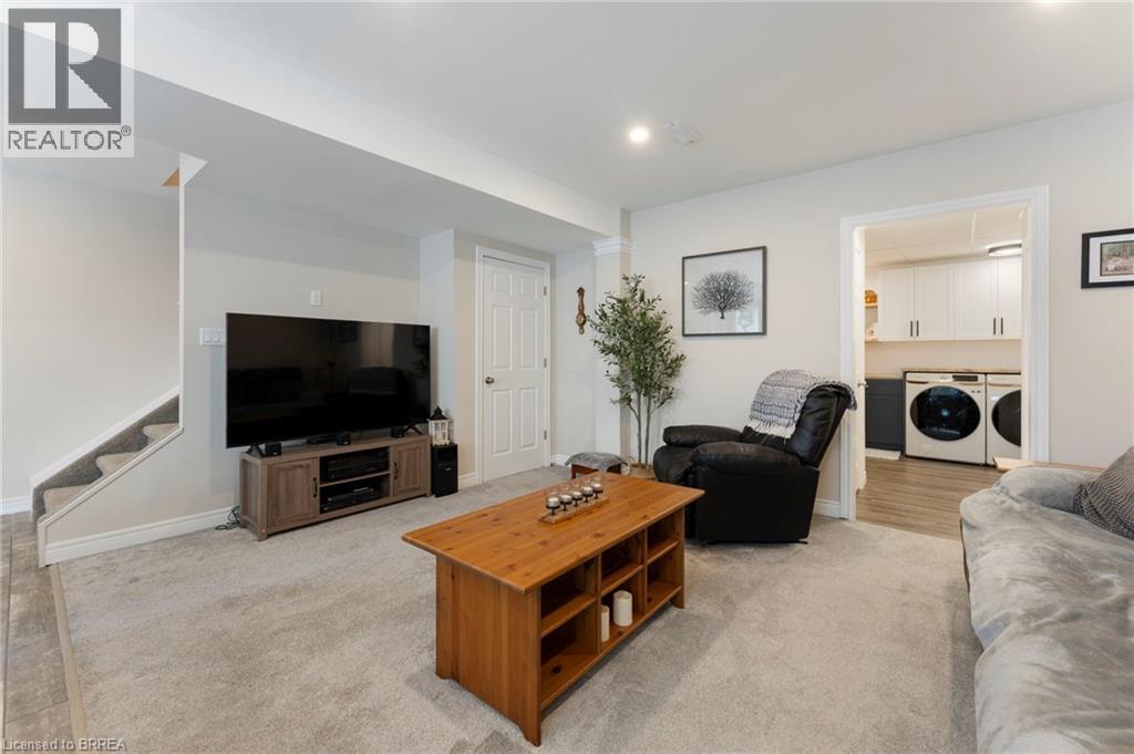 182 Governors Road E Property Photo 26