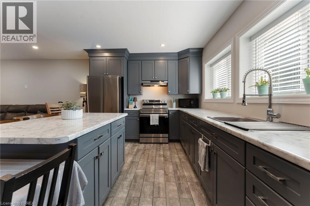 182 Governors Road E Property Photo 27