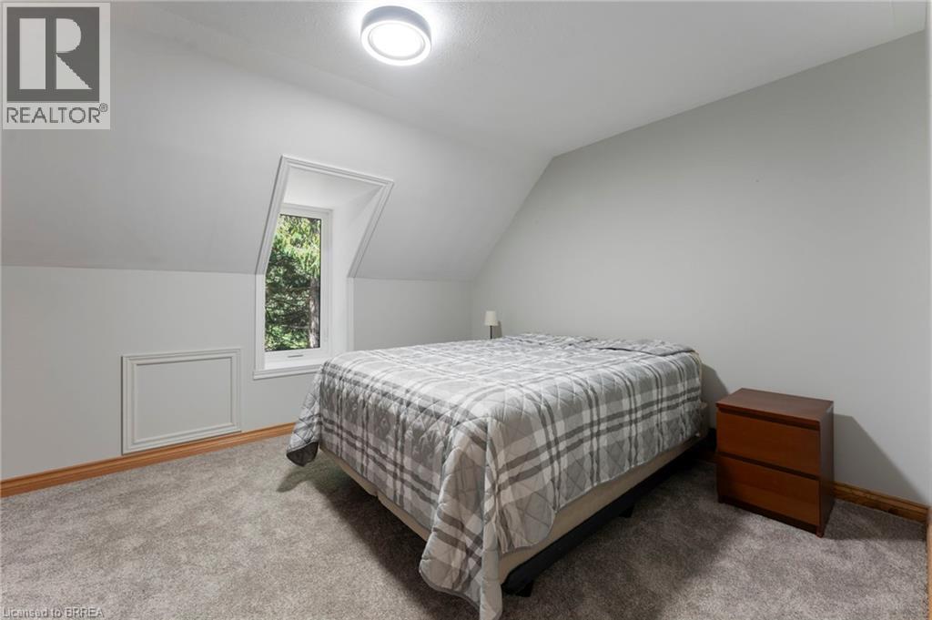 182 Governors Road E Property Photo 33