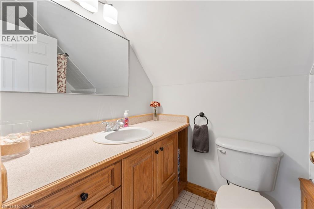 182 Governors Road E Property Photo 34