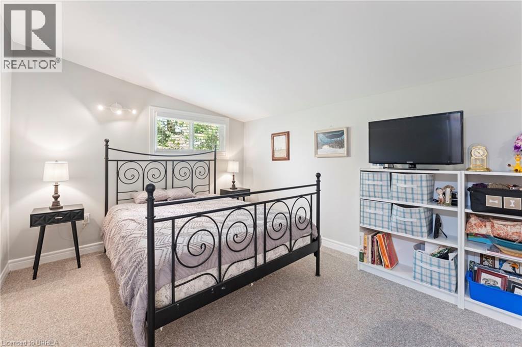 182 Governors Road E Property Photo 35