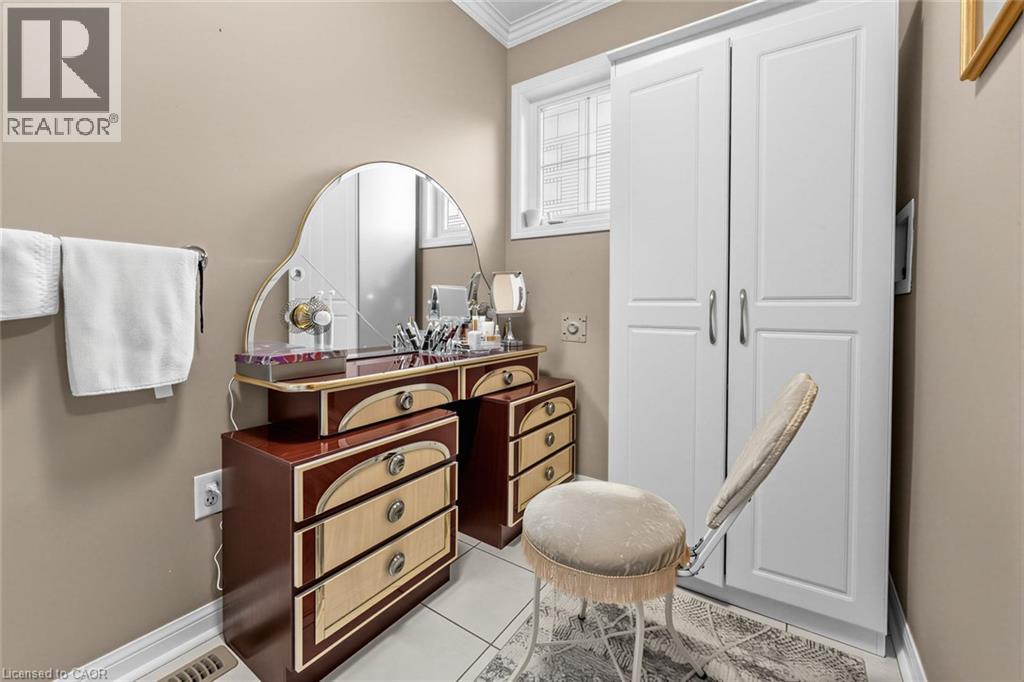 1098 Hepburn Road Property Photo 23