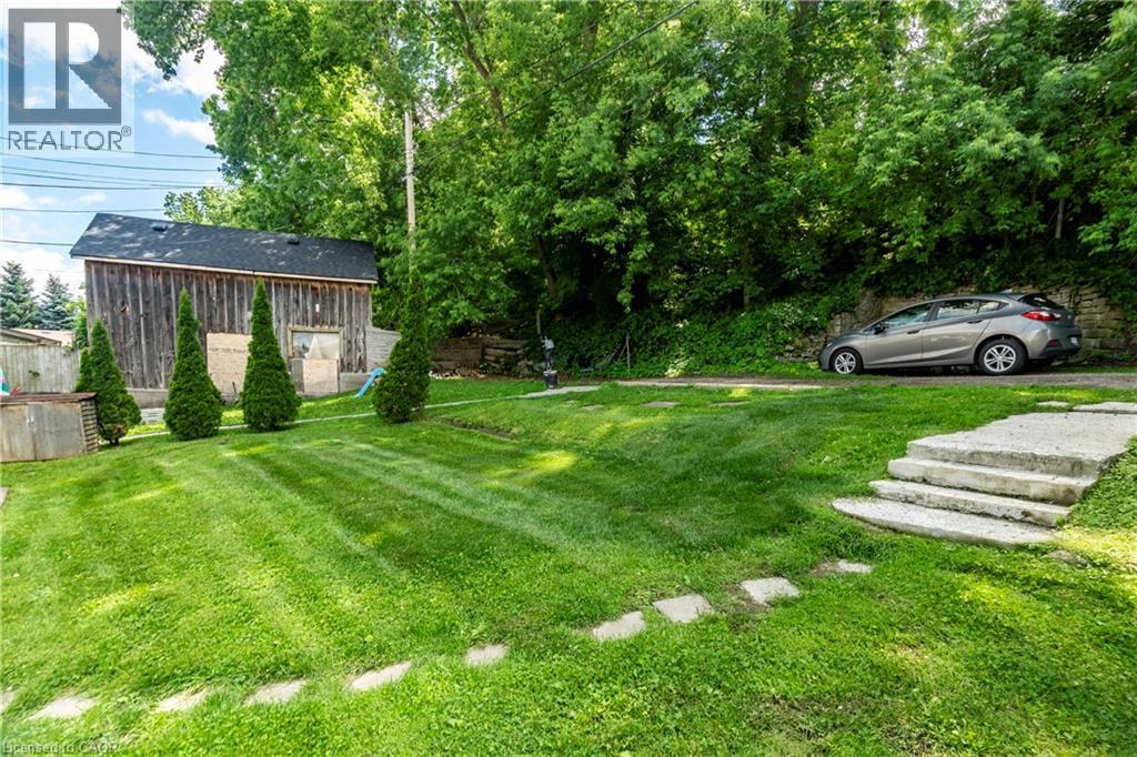 66 Queen Street W Property Photo 6