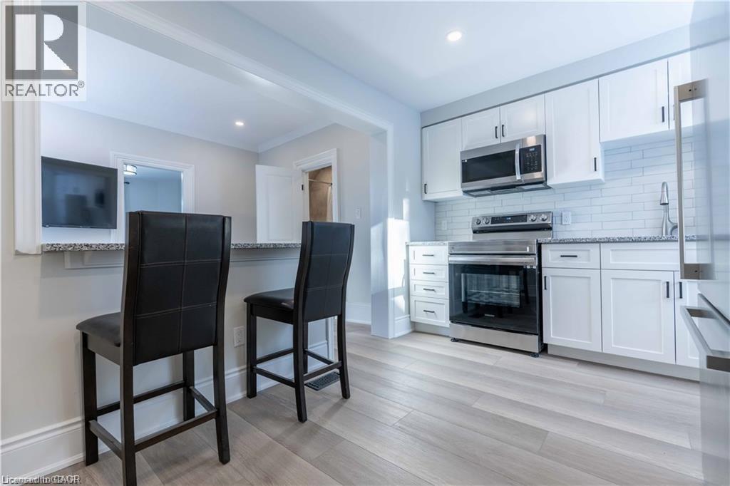 66 Queen Street W Property Photo 11