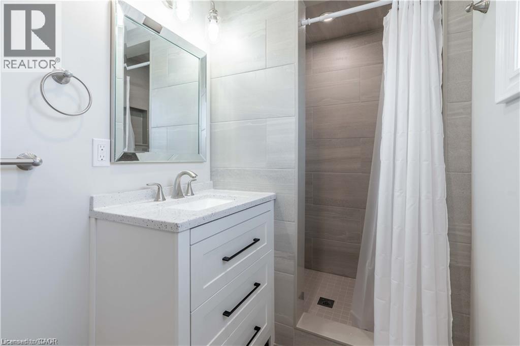 66 Queen Street W Property Photo 13