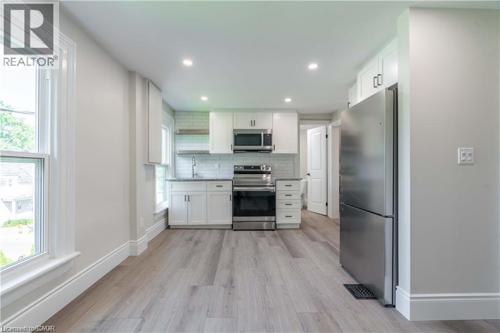 66 Queen Street W Property Photo 16
