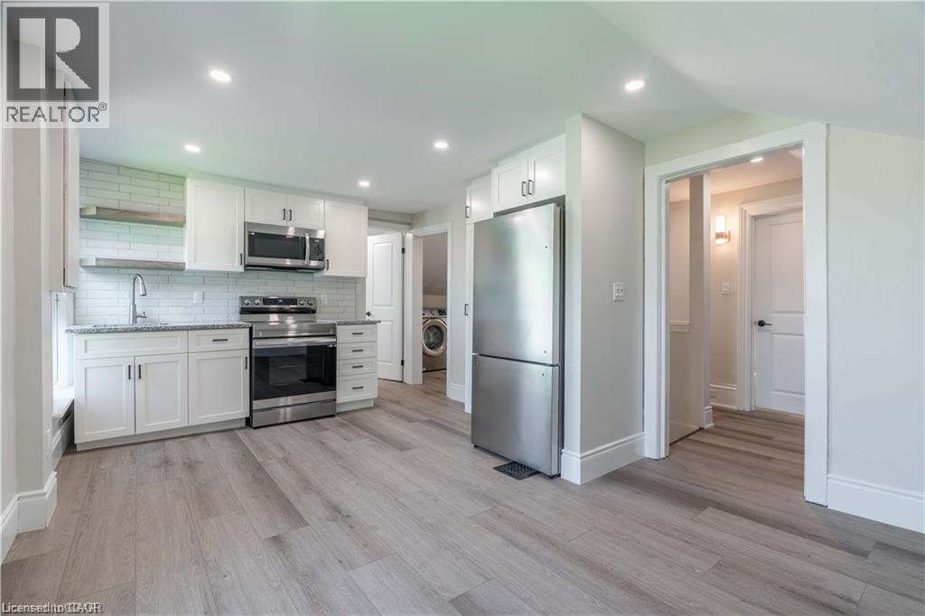 66 Queen Street W Property Photo 17