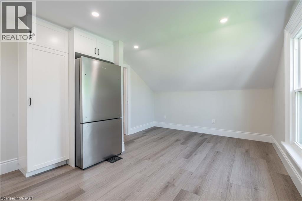 66 Queen Street W Property Photo 18