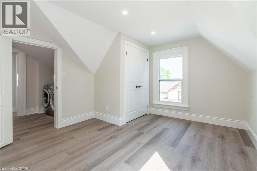 66 Queen Street W Property Photo 19