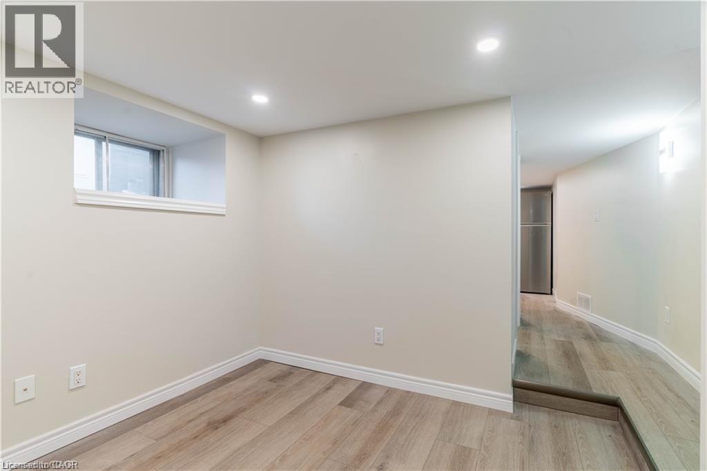 66 Queen Street W Property Photo 24