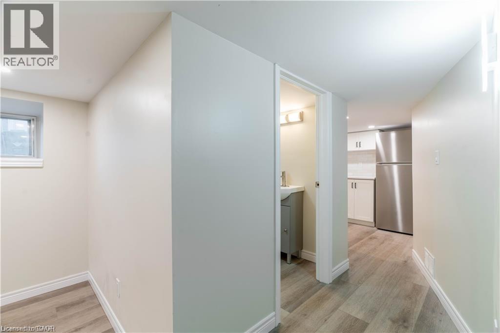 66 Queen Street W Property Photo 25