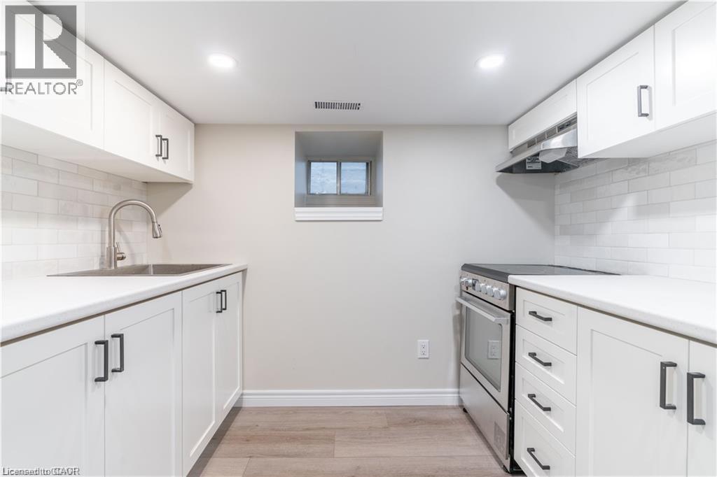 66 Queen Street W Property Photo 28