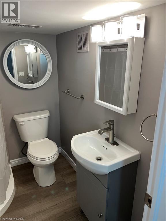 66 Queen Street W Property Photo 32