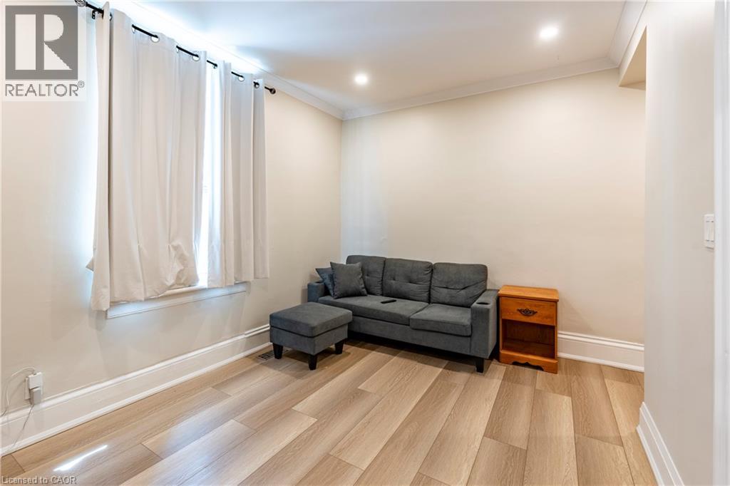 66 Queen Street W Property Photo 39
