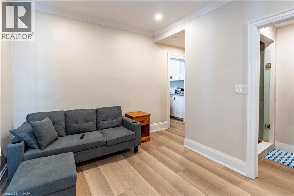 66 Queen Street W Property Photo 40