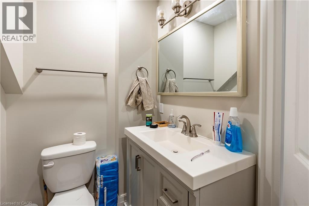 66 Queen Street W Property Photo 41