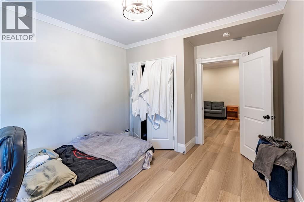 66 Queen Street W Property Photo 42