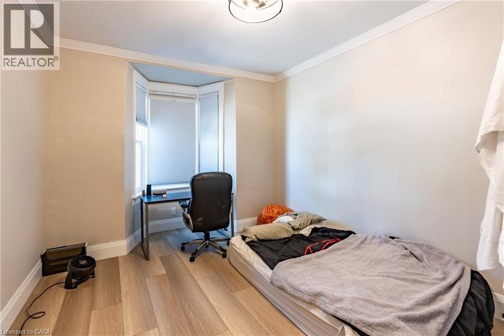 66 Queen Street W Property Photo 43