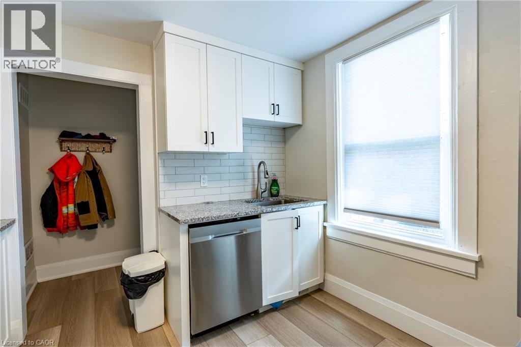 66 Queen Street W Property Photo 44