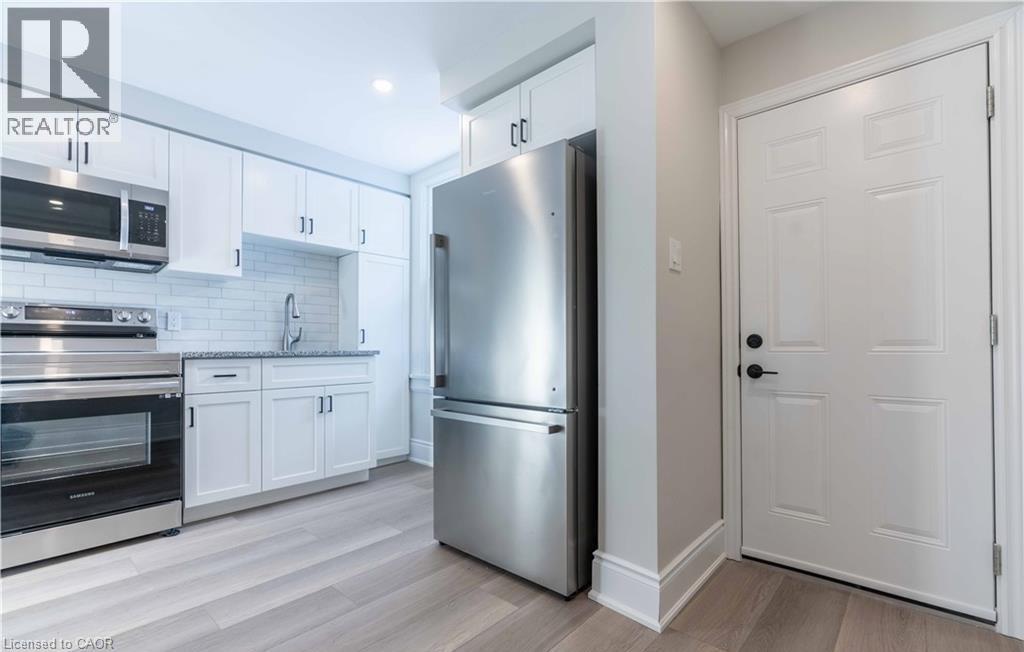 66 Queen Street W Property Photo 46