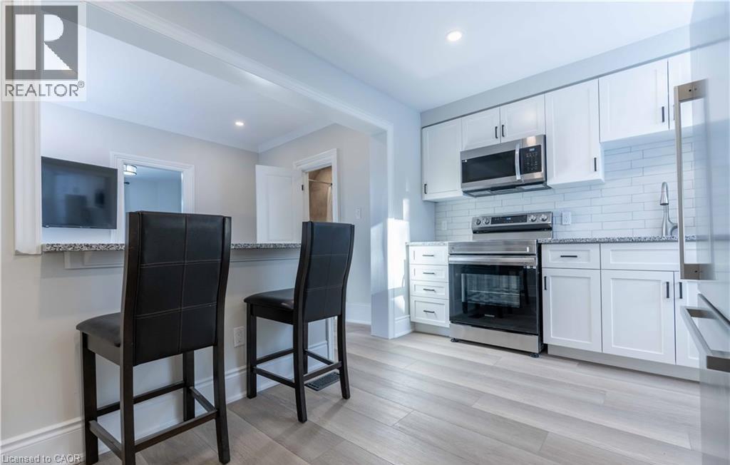 66 Queen Street W Property Photo 47