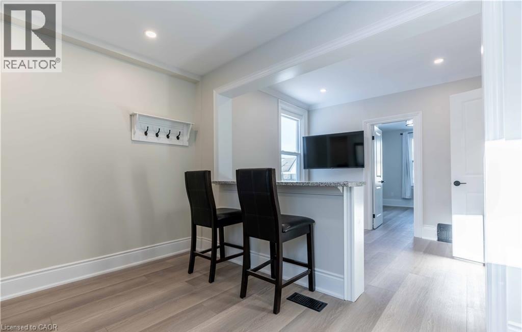 66 Queen Street W Property Photo 48