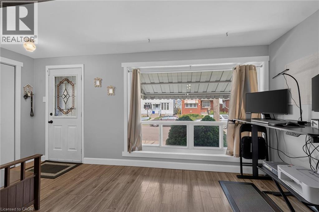 220 Paling Avenue Property Photo 4