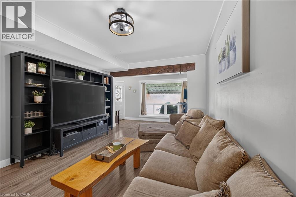 220 Paling Avenue Property Photo 8